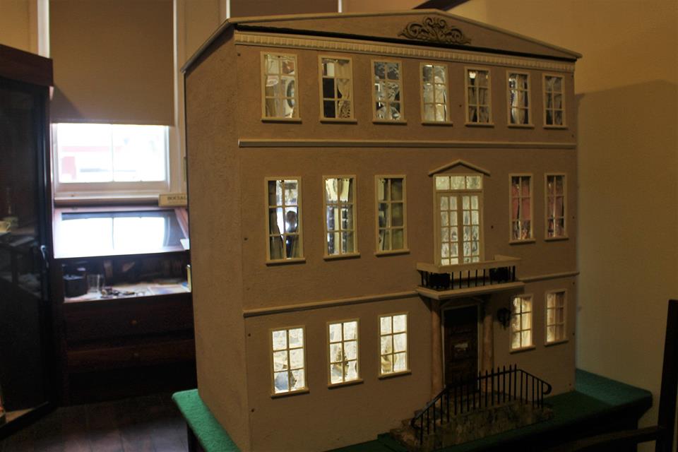 Doll house perth poker